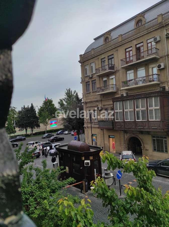 Kirayə verilir, köhnə tikili, 2 otaqlı, 76 m², Bakı, Səbail r, Sahil m.