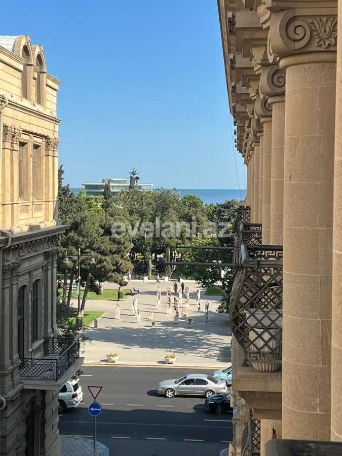 Kirayə verilir, köhnə tikili, 4 otaqlı, 110 m², Bakı, Səbail r, Sahil m.