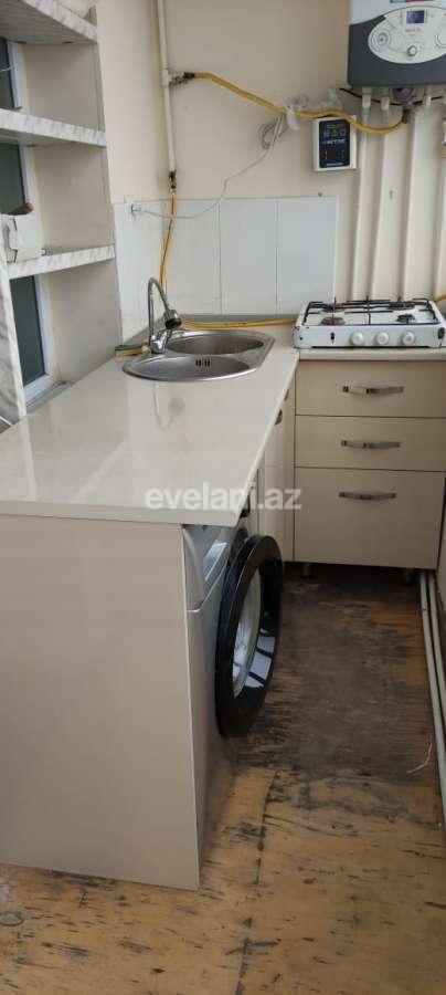 Kirayə verilir, köhnə tikili, 3 otaqlı, 65 m², Bakı, Binəqədi r, 8-ci mikrorayon q, Azadlıq prospekti m.