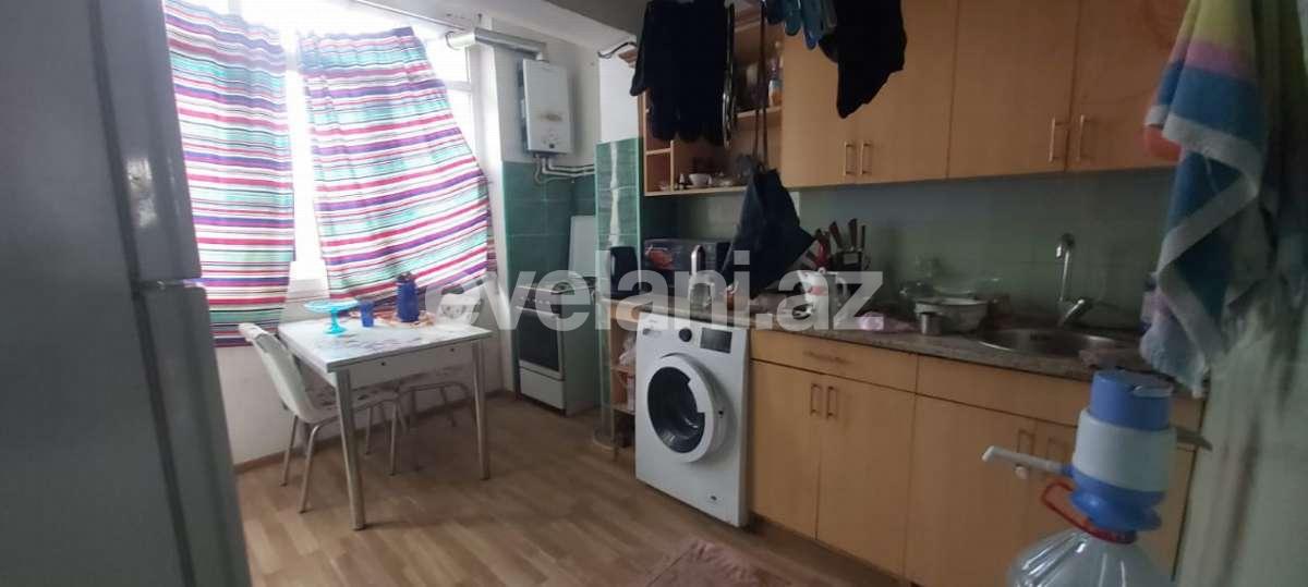 Satılır, köhnə tikili, 3 otaqlı, 85 m², Bakı, Binəqədi r, 8-ci mikrorayon q, Azadlıq prospekti m.