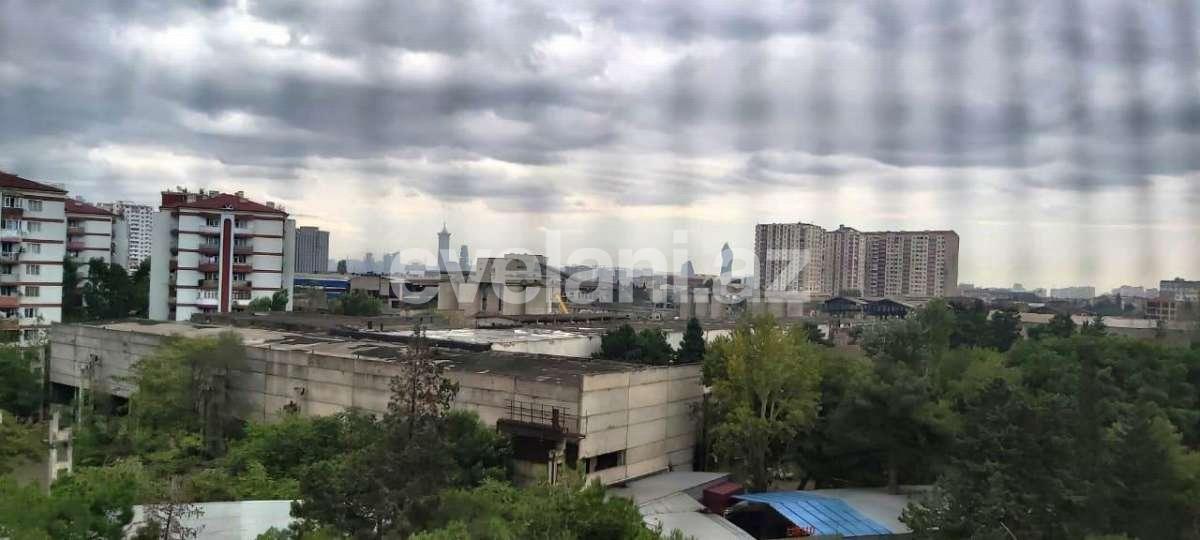 Satılır, köhnə tikili, 3 otaqlı, 85 m², Bakı, Binəqədi r, 8-ci mikrorayon q, Azadlıq prospekti m.