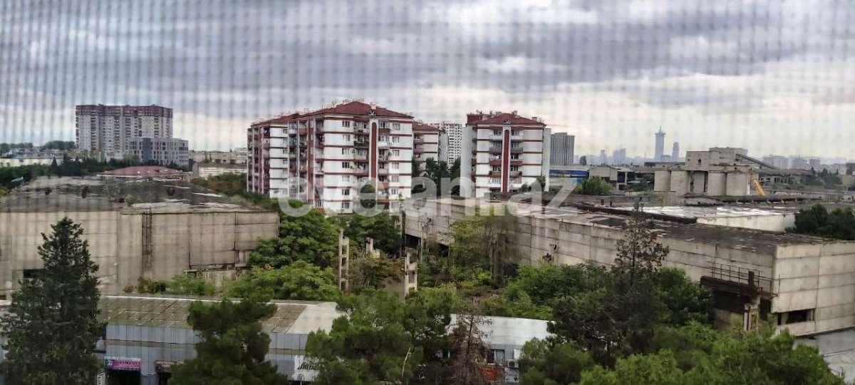 Satılır, köhnə tikili, 3 otaqlı, 85 m², Bakı, Binəqədi r, 8-ci mikrorayon q, Azadlıq prospekti m.