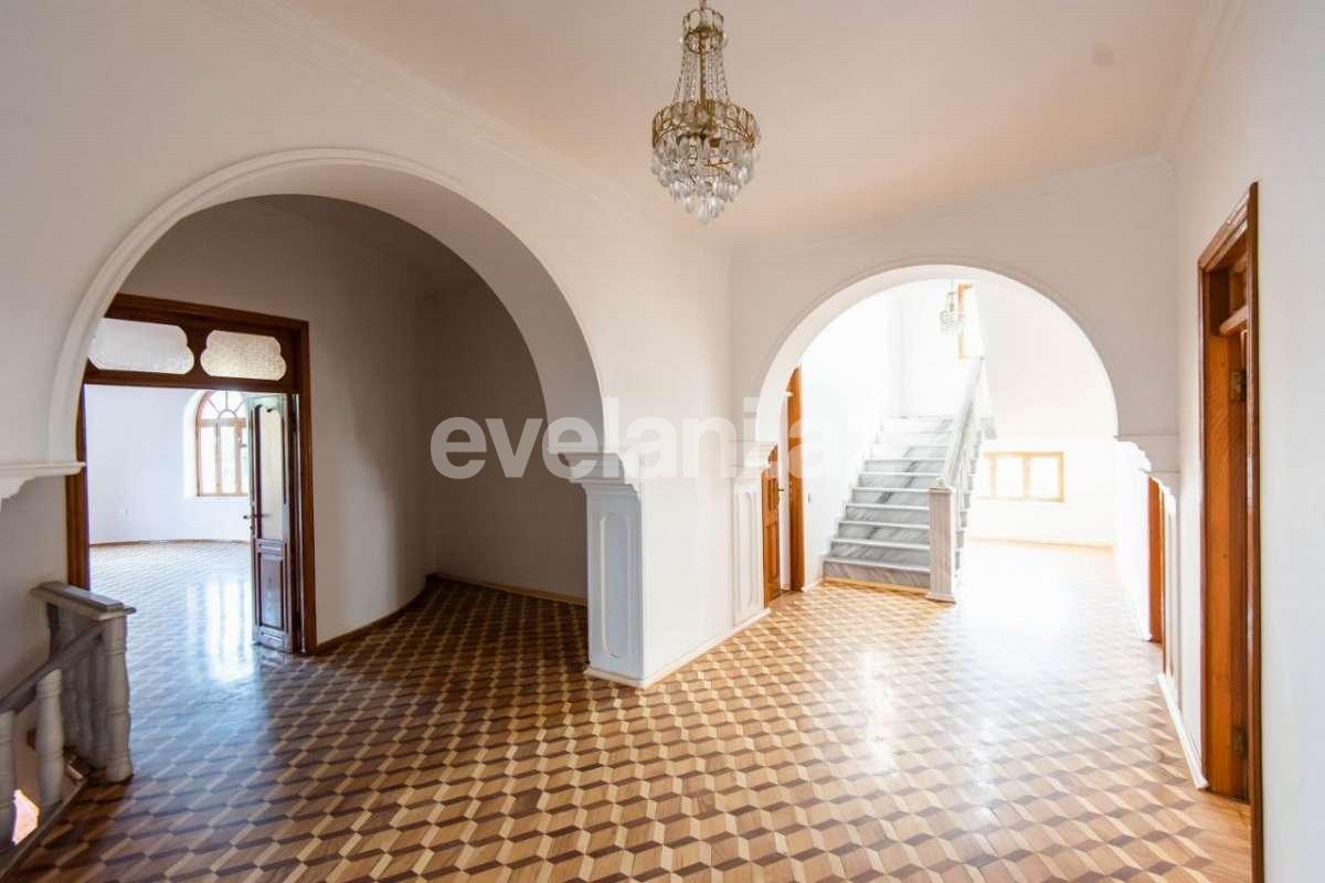 Kirayə verilir, villa, 10 otaqlı, 1020 m², Bakı, Səbail r, Badamdar q.