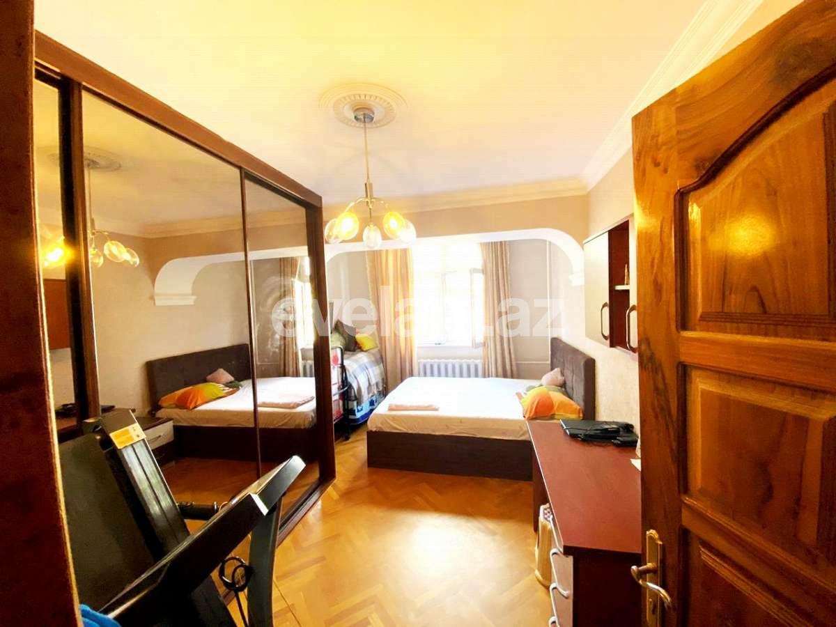 Satılır, köhnə tikili, 3 otaqlı, 110 m², Bakı, Yasamal r, Elmlər Akademiyası m.