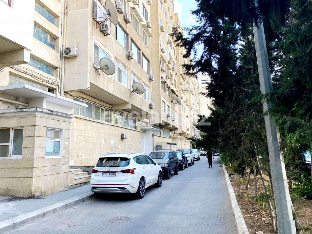 Satılır, köhnə tikili, 3 otaqlı, 110 m², Bakı, Yasamal r, Elmlər Akademiyası m.