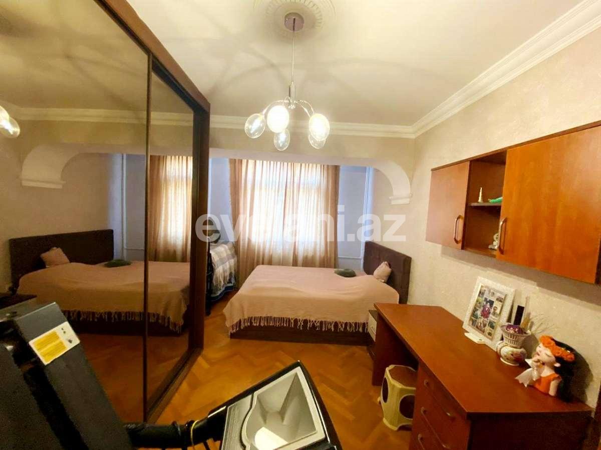 Satılır, köhnə tikili, 3 otaqlı, 110 m², Bakı, Yasamal r, Elmlər Akademiyası m.