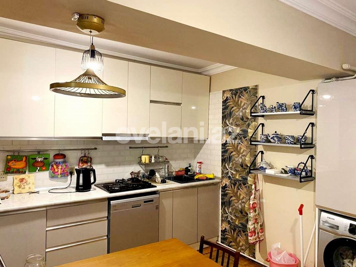 Satılır, köhnə tikili, 3 otaqlı, 110 m², Bakı, Yasamal r, Elmlər Akademiyası m.