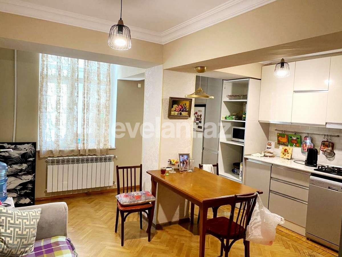 Satılır, köhnə tikili, 3 otaqlı, 110 m², Bakı, Yasamal r, Elmlər Akademiyası m.