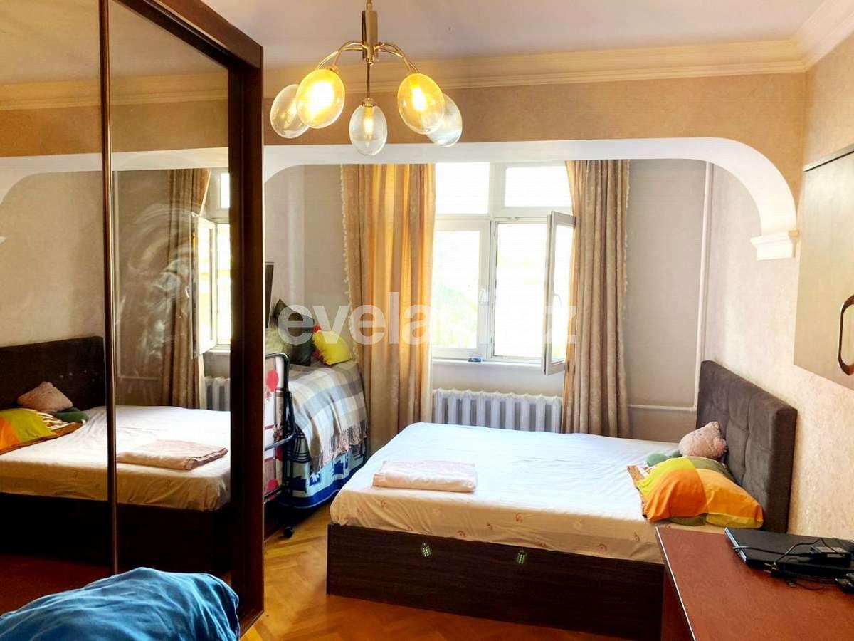 Satılır, köhnə tikili, 3 otaqlı, 110 m², Bakı, Yasamal r, Elmlər Akademiyası m.