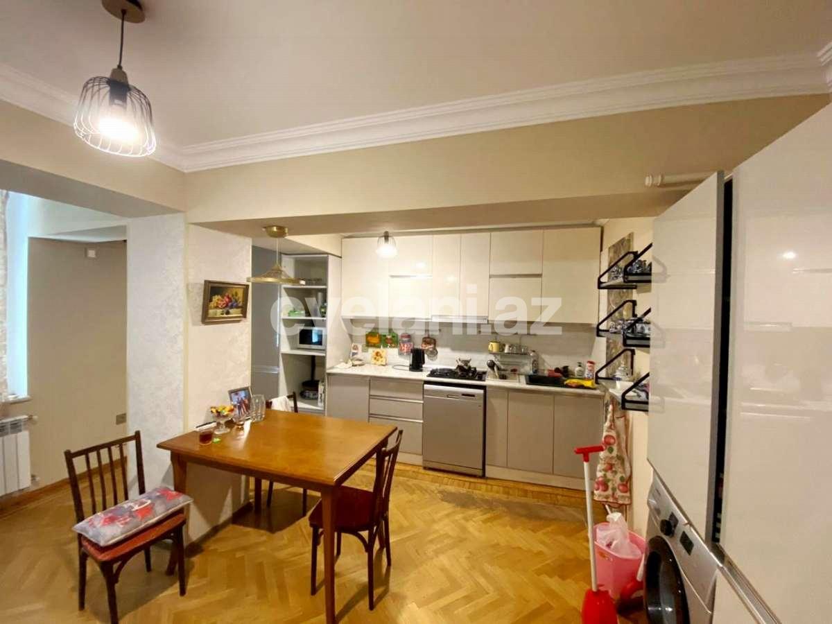 Satılır, köhnə tikili, 3 otaqlı, 110 m², Bakı, Yasamal r, Elmlər Akademiyası m.