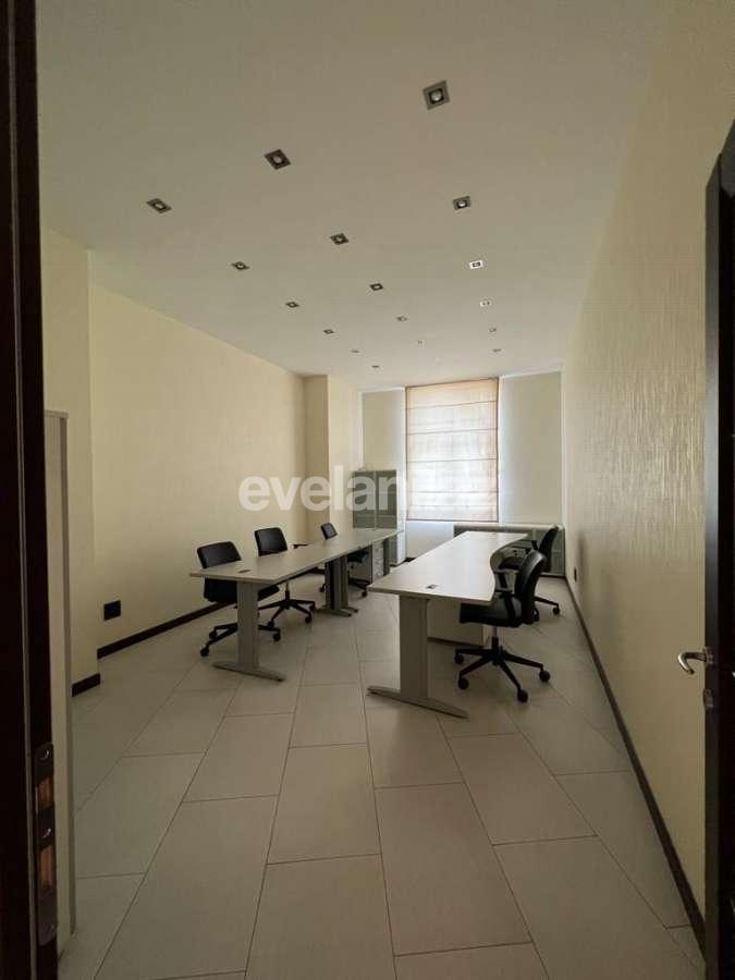 Kirayə verilir, ofis, 6 otaqlı, 200 m², Bakı, Səbail r, Sahil m.
