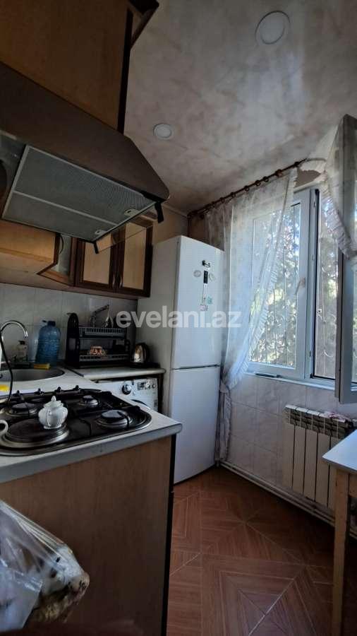 Satılır, köhnə tikili, 3 otaqlı, 65 m², Bakı, Nəsimi r, 4-cü mikrorayon q, Memar Əcəmi m.