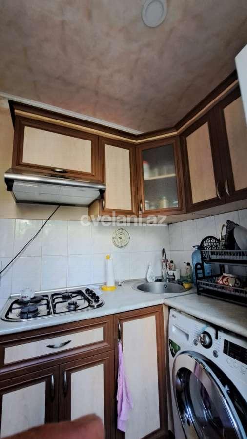Satılır, köhnə tikili, 3 otaqlı, 65 m², Bakı, Nəsimi r, 4-cü mikrorayon q, Memar Əcəmi m.