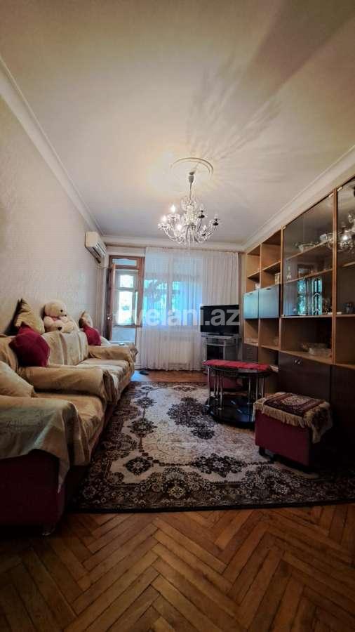 Satılır, köhnə tikili, 3 otaqlı, 65 m², Bakı, Nəsimi r, 4-cü mikrorayon q, Memar Əcəmi m.