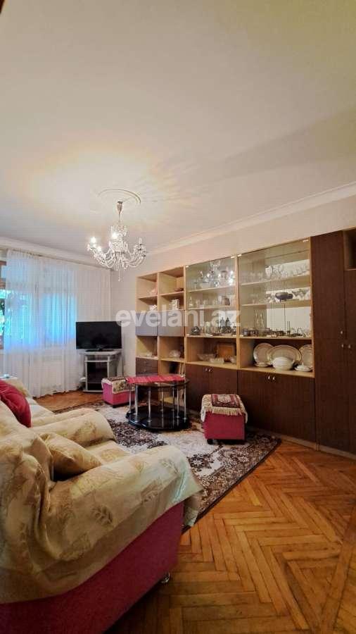 Satılır, köhnə tikili, 3 otaqlı, 65 m², Bakı, Nəsimi r, 4-cü mikrorayon q, Memar Əcəmi m.