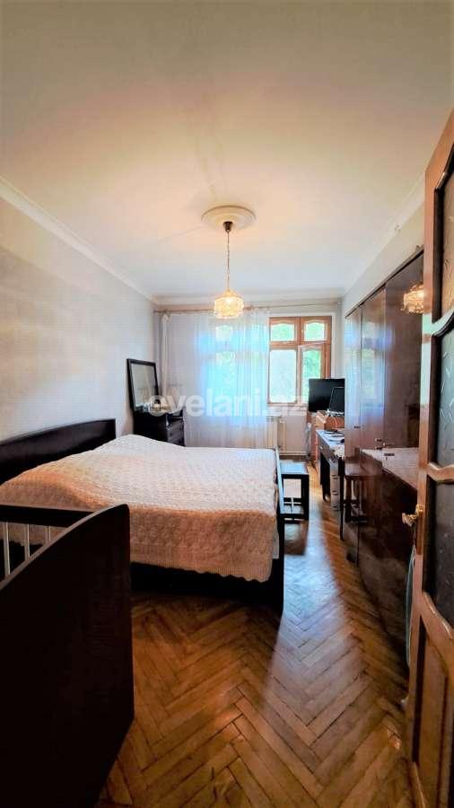 Satılır, köhnə tikili, 3 otaqlı, 65 m², Bakı, Nəsimi r, 4-cü mikrorayon q, Memar Əcəmi m.