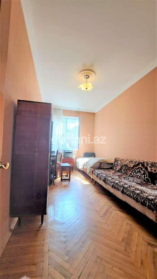 Satılır, köhnə tikili, 3 otaqlı, 65 m², Bakı, Nəsimi r, 4-cü mikrorayon q, Memar Əcəmi m.