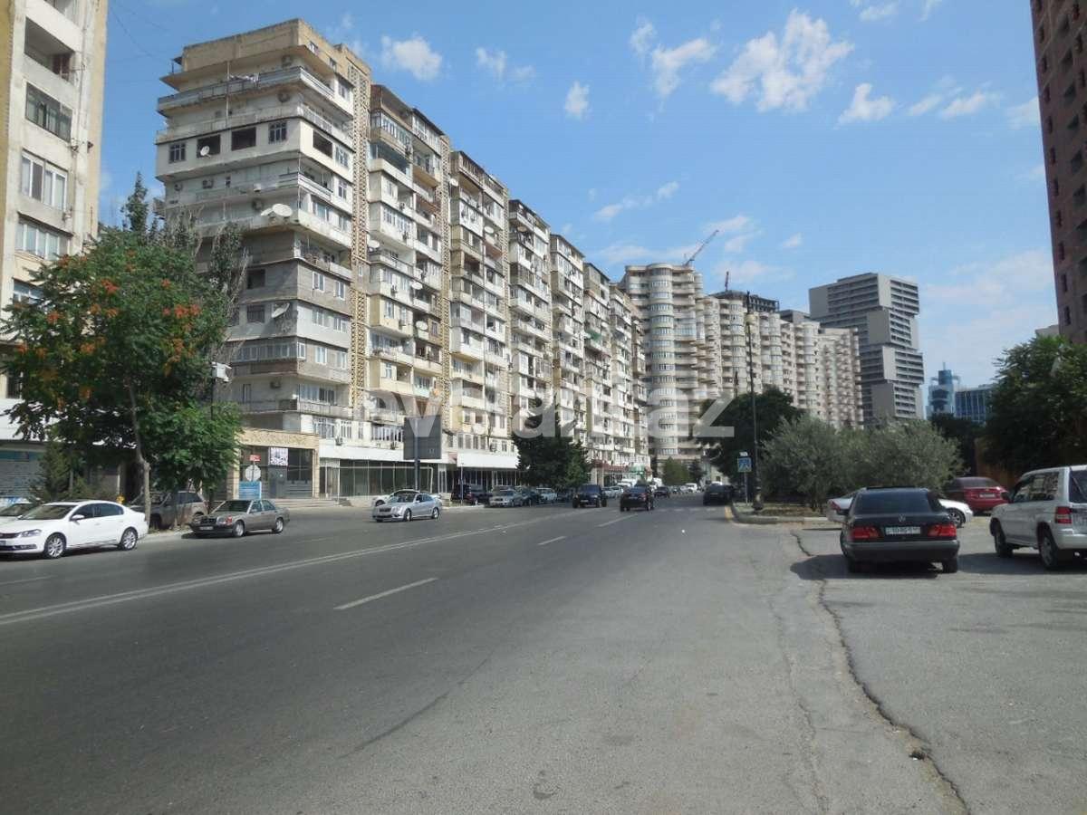 Продаётся, вторичка, 3-комнаты, 70 m², Баку, Ясамальский r, Элмляр Академиясы m.