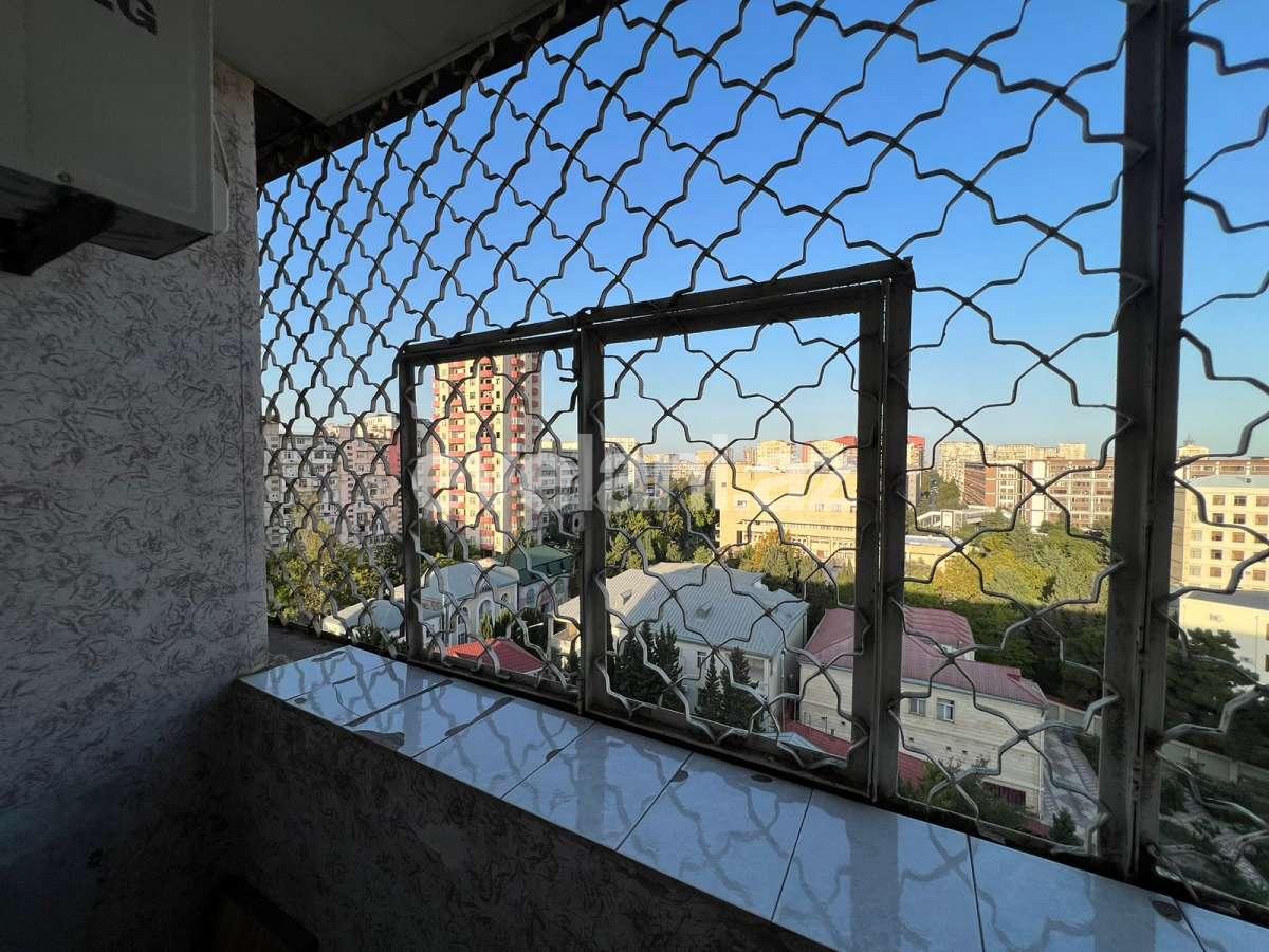 Продаётся, вторичка, 5-комнаты, 145 m², Баку, Бинагадинский r, Азадлыг проспекти m.