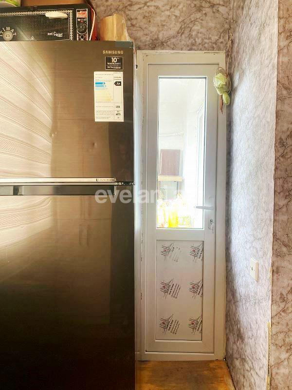 Satılır, köhnə tikili, 3 otaqlı, 80 m², Bakı, Nizami r, 8-ci kilometr q, Neftçilər m.