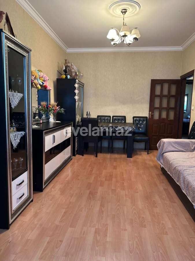 Satılır, köhnə tikili, 3 otaqlı, 70 m², Bakı, Nəsimi r, 3-cü mikrorayon q, Memar Əcəmi m.