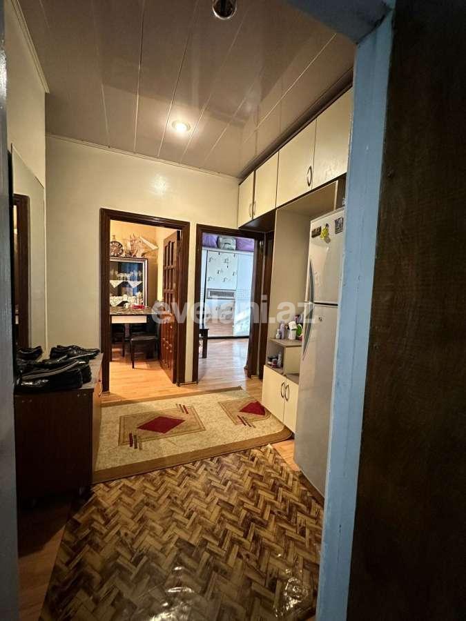 Satılır, köhnə tikili, 3 otaqlı, 70 m², Bakı, Nəsimi r, 3-cü mikrorayon q, Memar Əcəmi m.