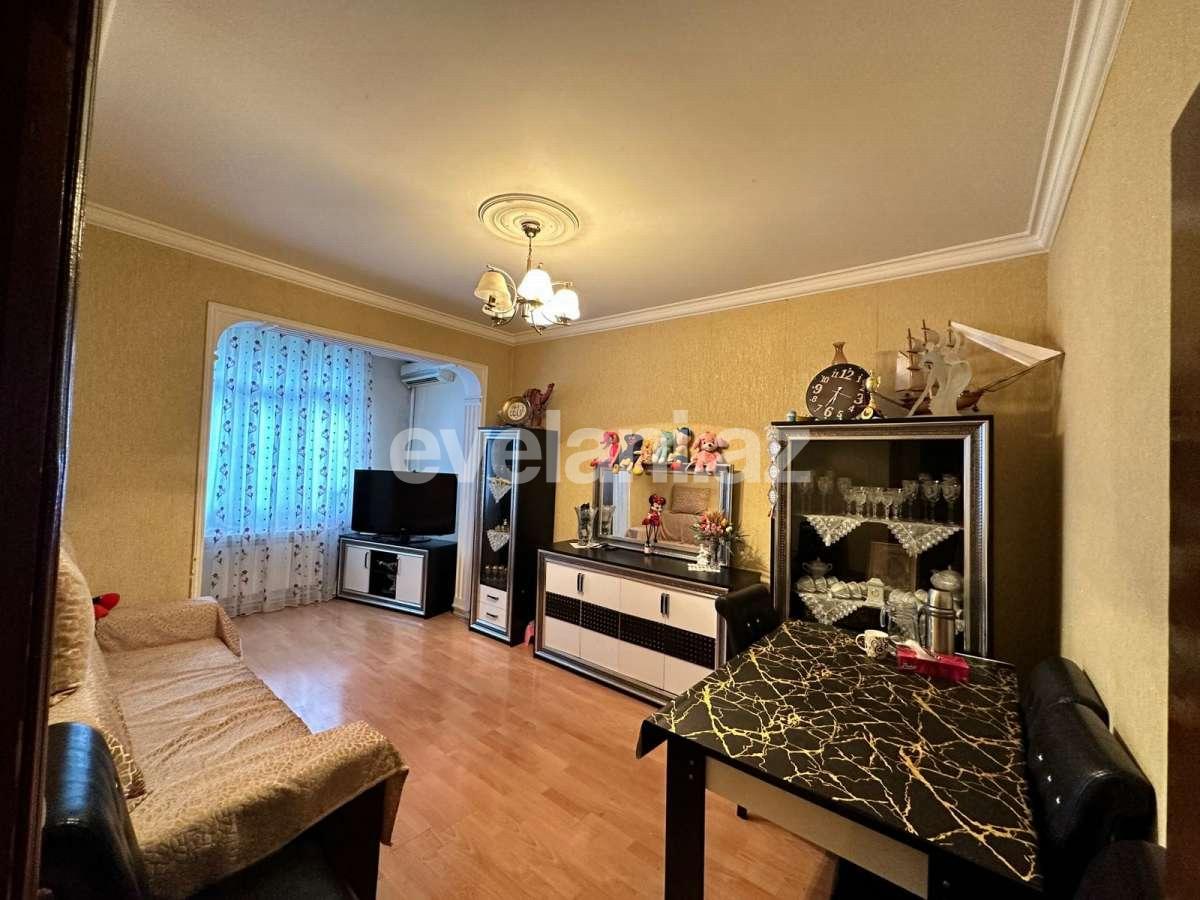 Satılır, köhnə tikili, 3 otaqlı, 70 m², Bakı, Nəsimi r, 3-cü mikrorayon q, Memar Əcəmi m.