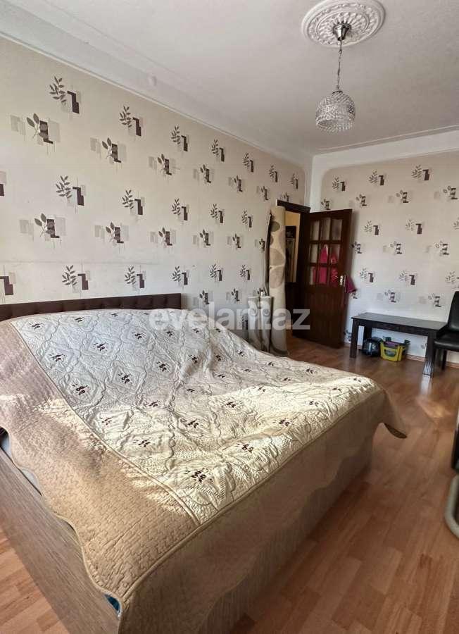 Satılır, köhnə tikili, 3 otaqlı, 70 m², Bakı, Nəsimi r, 3-cü mikrorayon q, Memar Əcəmi m.