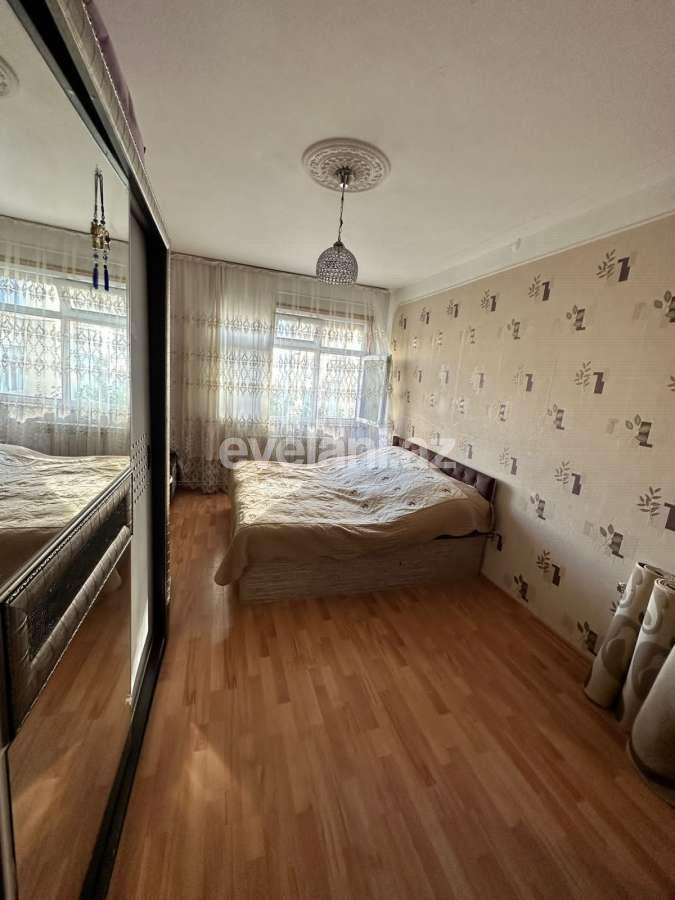 Satılır, köhnə tikili, 3 otaqlı, 70 m², Bakı, Nəsimi r, 3-cü mikrorayon q, Memar Əcəmi m.