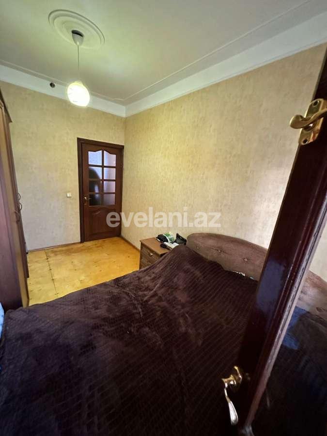 Satılır, köhnə tikili, 3 otaqlı, 70 m², Bakı, Nəsimi r, 3-cü mikrorayon q, Memar Əcəmi m.