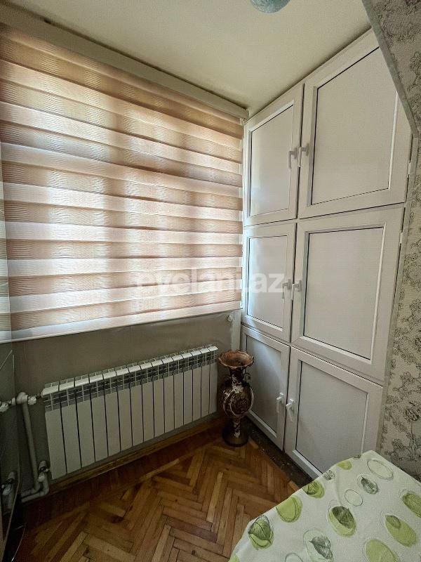 Satılır, köhnə tikili, 3 otaqlı, 55 m², Bakı, Suraxanı r, Yeni Günəşli q, Xalqlar Dostluğu m.