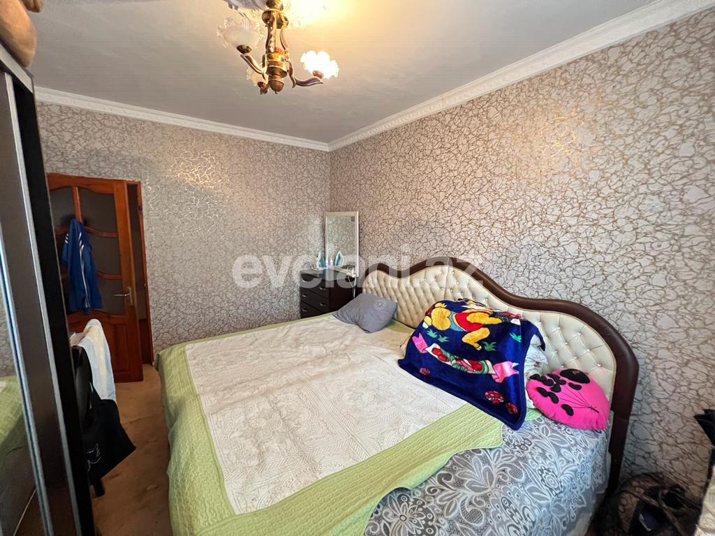 Sale, old building, 4 room, 90 m², Baku, Surakhani r, Yeni Guneshli d, Khalglar Doslugu m.