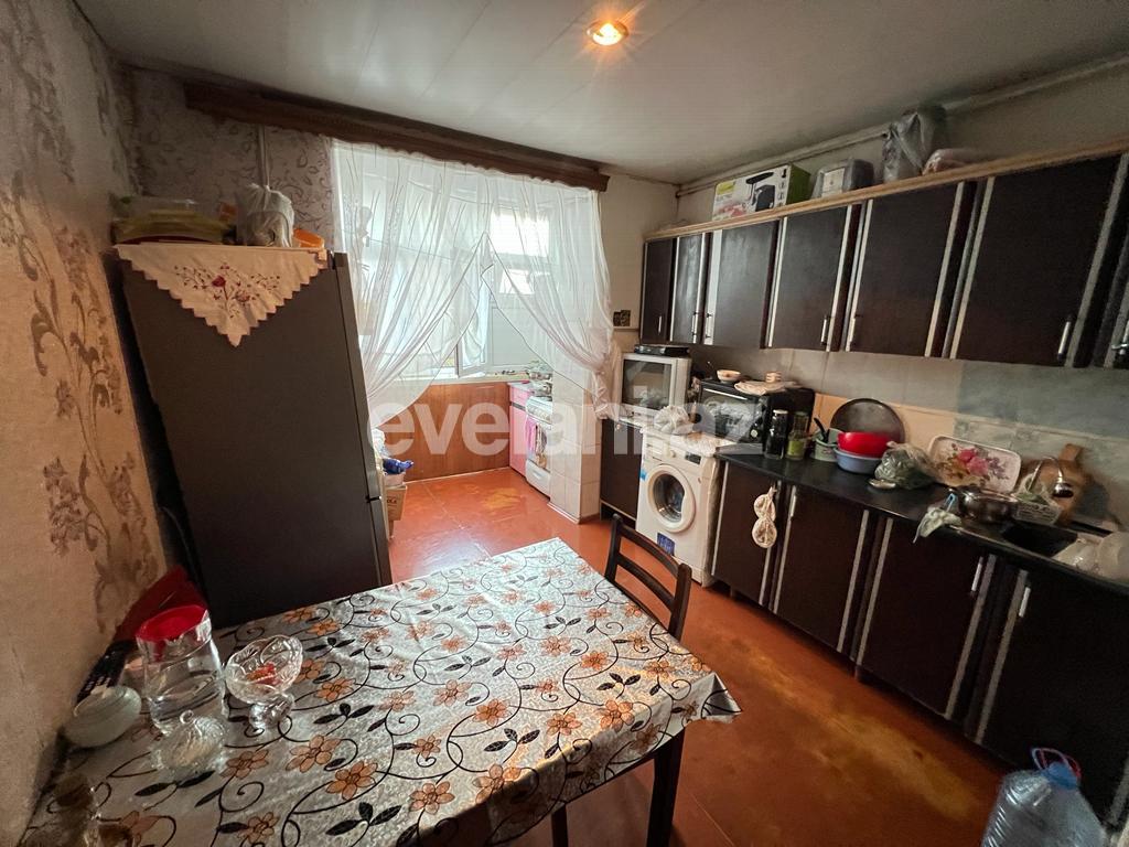 Sale, old building, 4 room, 90 m², Baku, Surakhani r, Yeni Guneshli d, Khalglar Doslugu m.