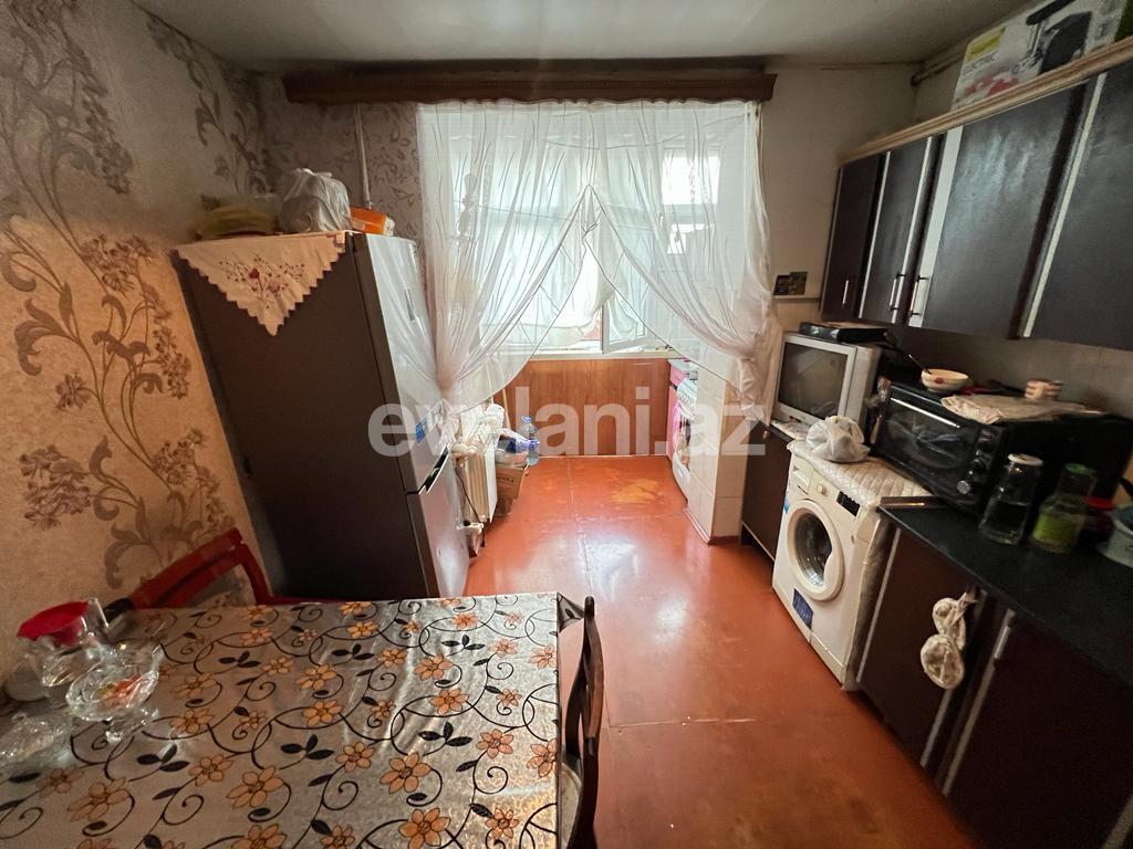 Sale, old building, 4 room, 90 m², Baku, Surakhani r, Yeni Guneshli d, Khalglar Doslugu m.