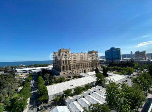 Rent, old building, 4 room, 185.99 m², Baku, Sabail r, 28 may m.