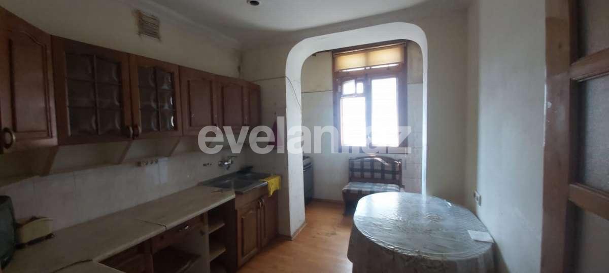 Satılır, köhnə tikili, 4 otaqlı, 120 m², Bakı, Yasamal r, Elmlər Akademiyası m.
