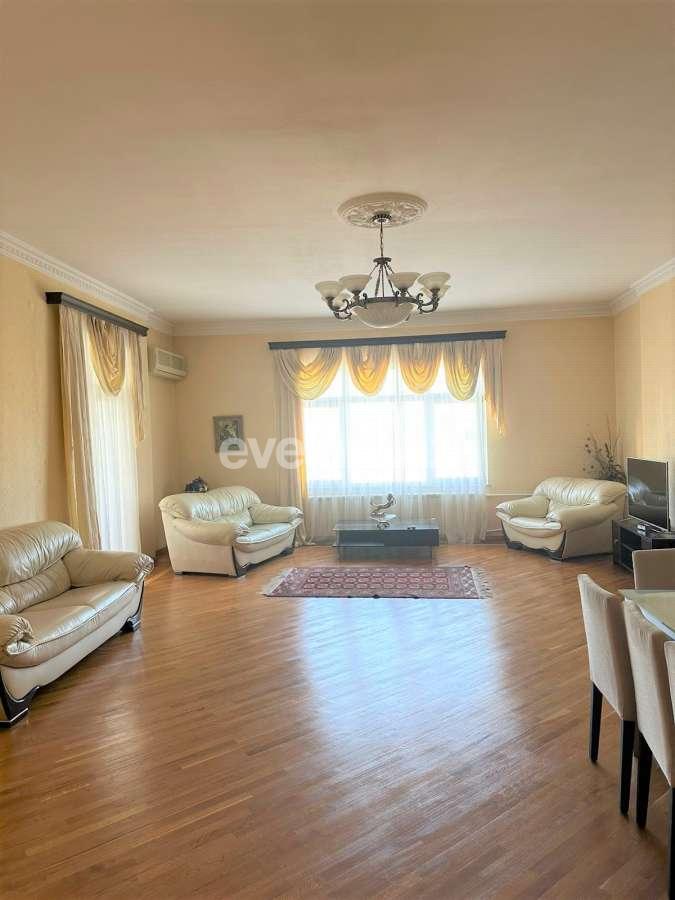 Satılır, yeni tikili, 4 otaqlı, 220 m², Bakı, Yasamal r, Elmlər Akademiyası m.