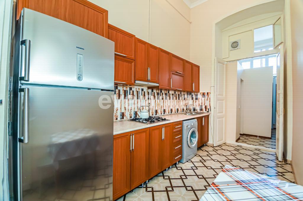 Sale, old building, 3 room, 100 m², Baku, Sabail r.