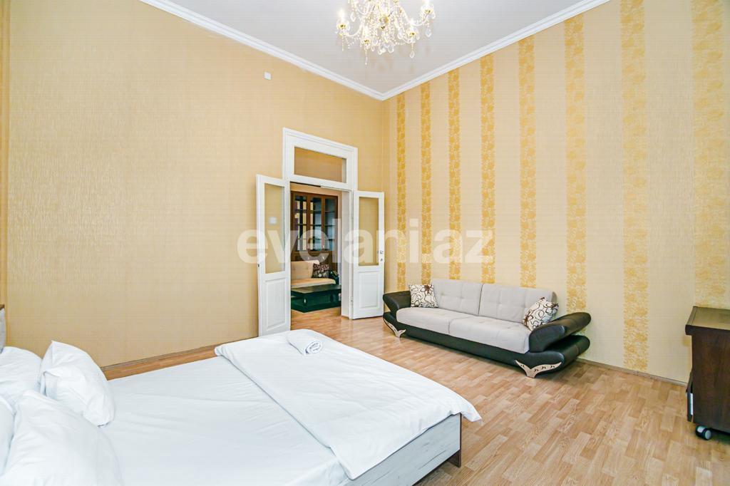 Sale, old building, 3 room, 100 m², Baku, Sabail r.
