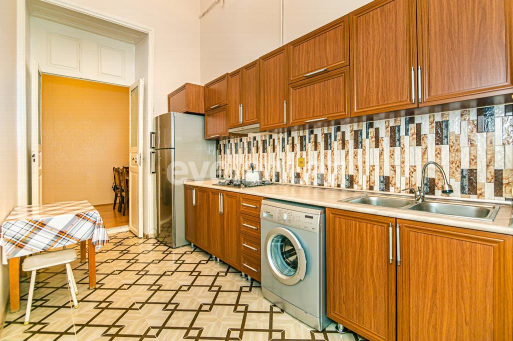 Sale, old building, 3 room, 100 m², Baku, Sabail r.