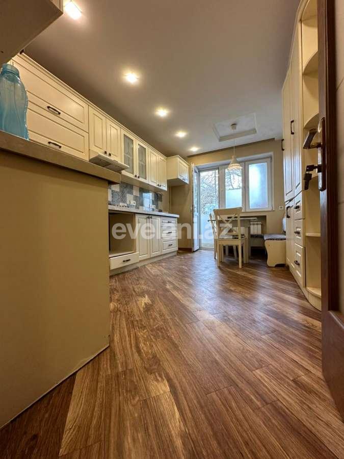 Продаётся, вторичка, 4-комнаты, 100 m², Баку, Ясамальский r, Элмляр Академиясы m.