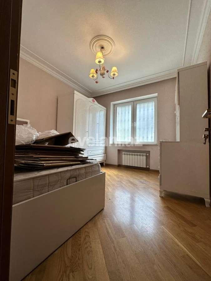 Продаётся, вторичка, 4-комнаты, 100 m², Баку, Ясамальский r, Элмляр Академиясы m.