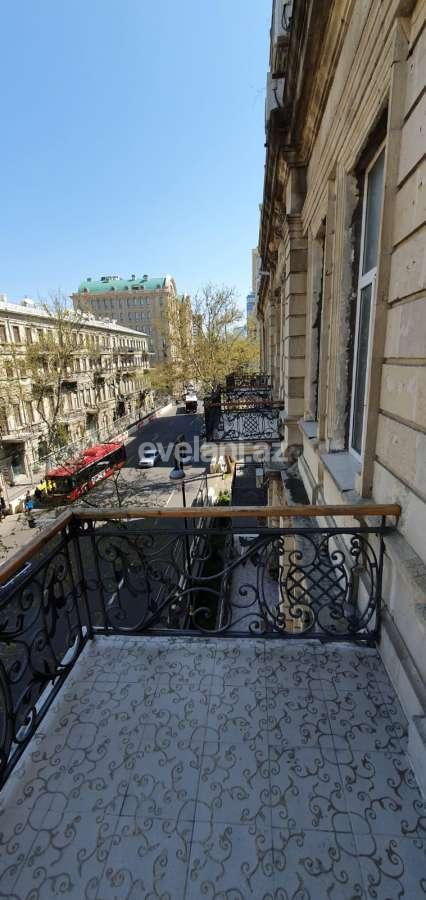 Satılır, köhnə tikili, 3 otaqlı, 100 m², Bakı, Səbail r, Sahil m.