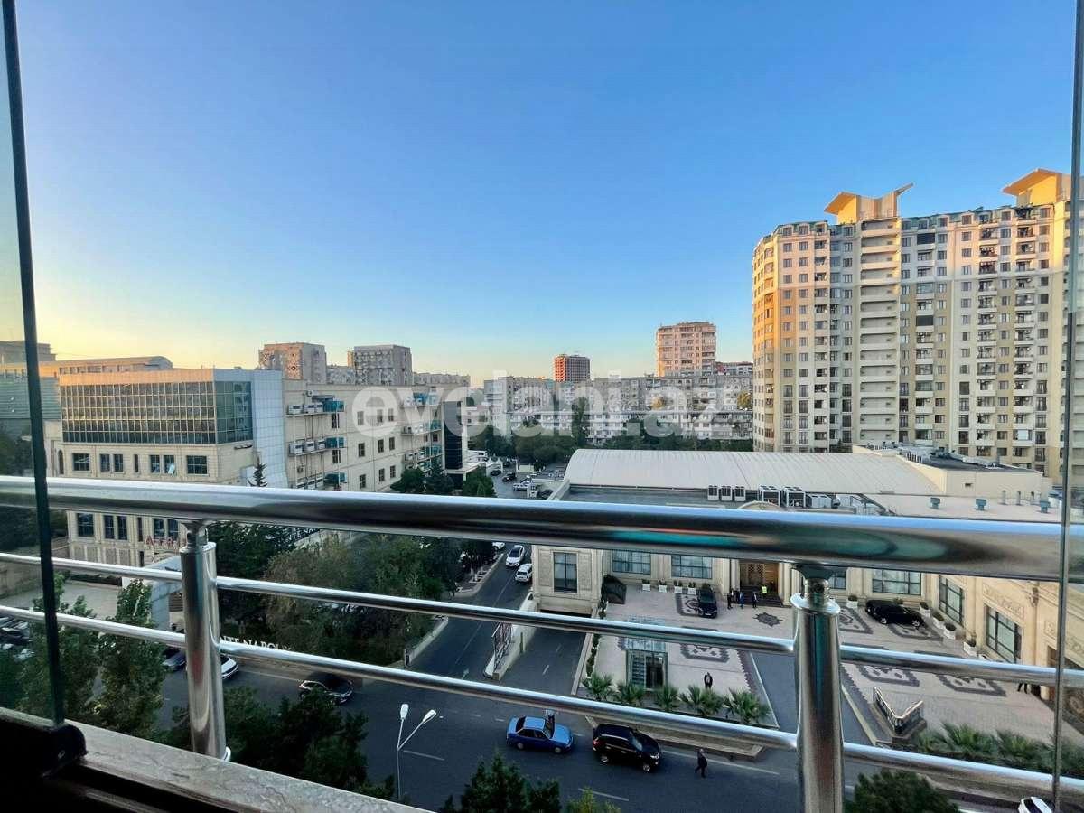 Satılır, köhnə tikili, 2 otaqlı, 65 m², Bakı, Binəqədi r, Azadlıq prospekti m.