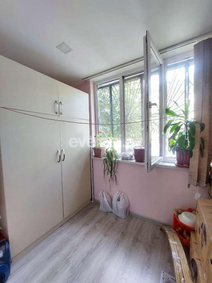 Satılır, köhnə tikili, 3 otaqlı, 70 m², Bakı, Yasamal r, Elmlər Akademiyası m.