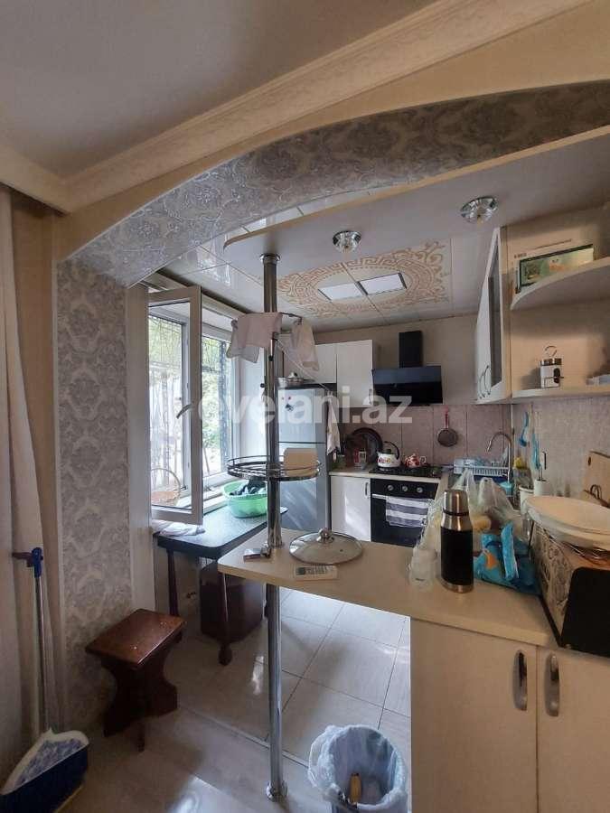 Satılır, köhnə tikili, 3 otaqlı, 70 m², Bakı, Yasamal r, Elmlər Akademiyası m.