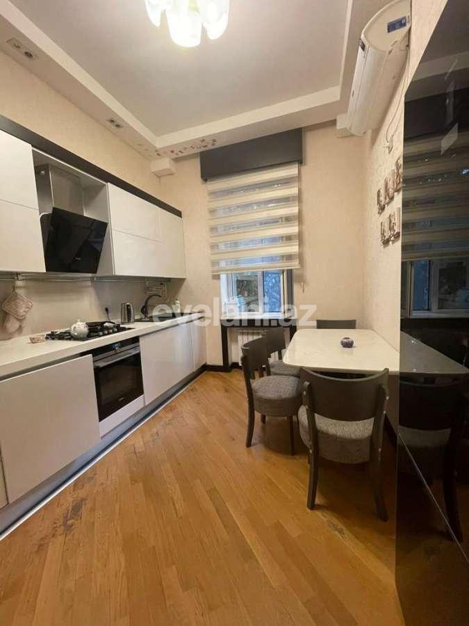 Kirayə verilir, köhnə tikili, 4 otaqlı, 131 m², Bakı, Səbail r, İçəri Şəhər m.