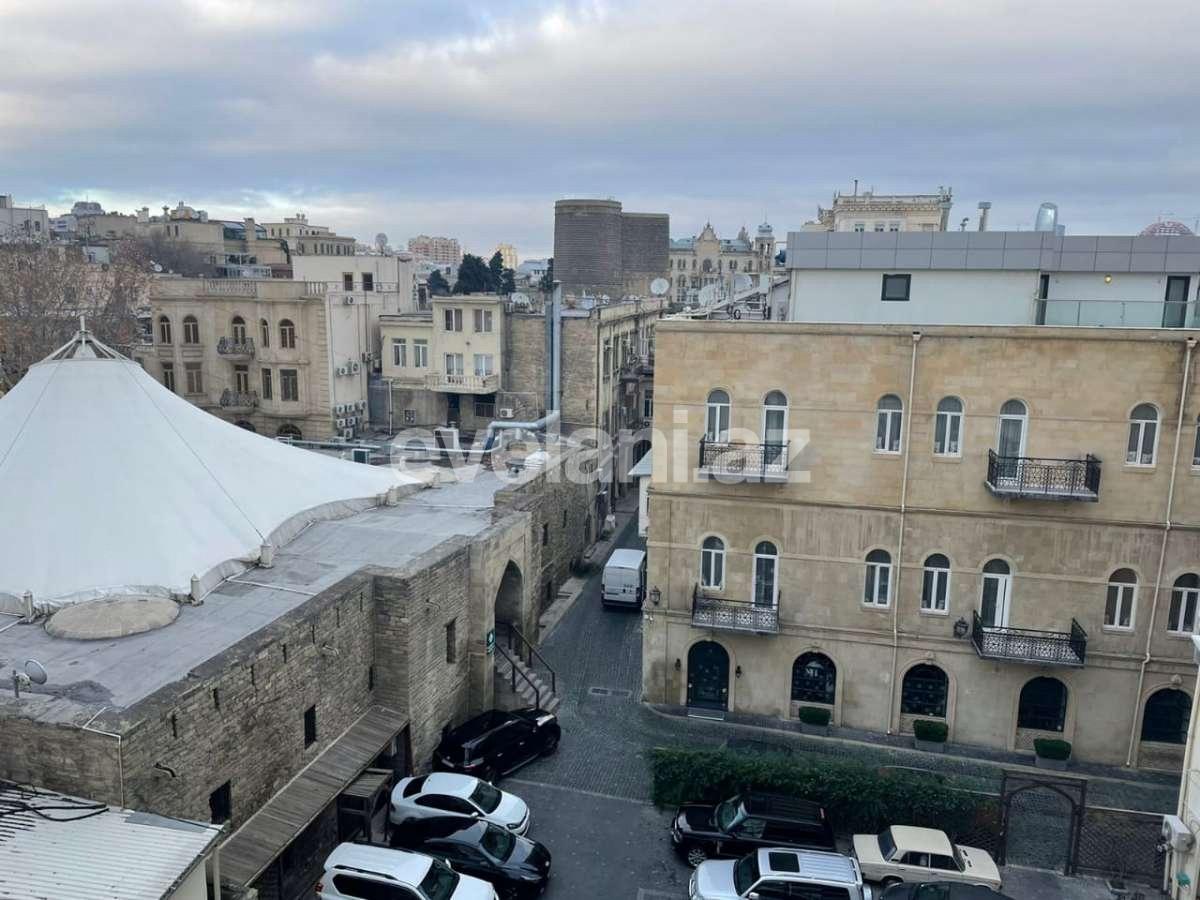 Satılır, köhnə tikili, 5 otaqlı, 110 m², Bakı, Səbail r, Sahil m.