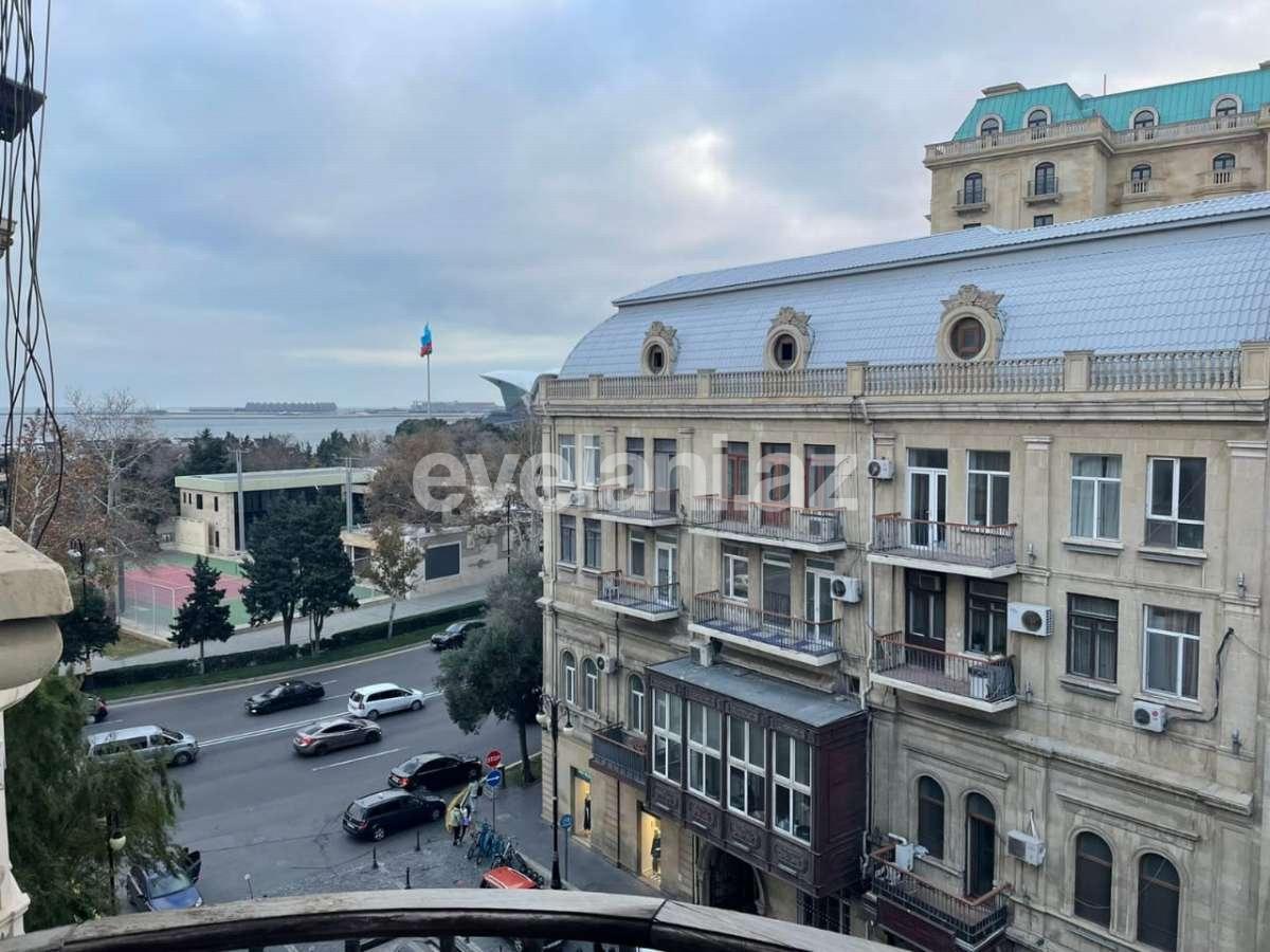 Satılır, köhnə tikili, 5 otaqlı, 110 m², Bakı, Səbail r, Sahil m.