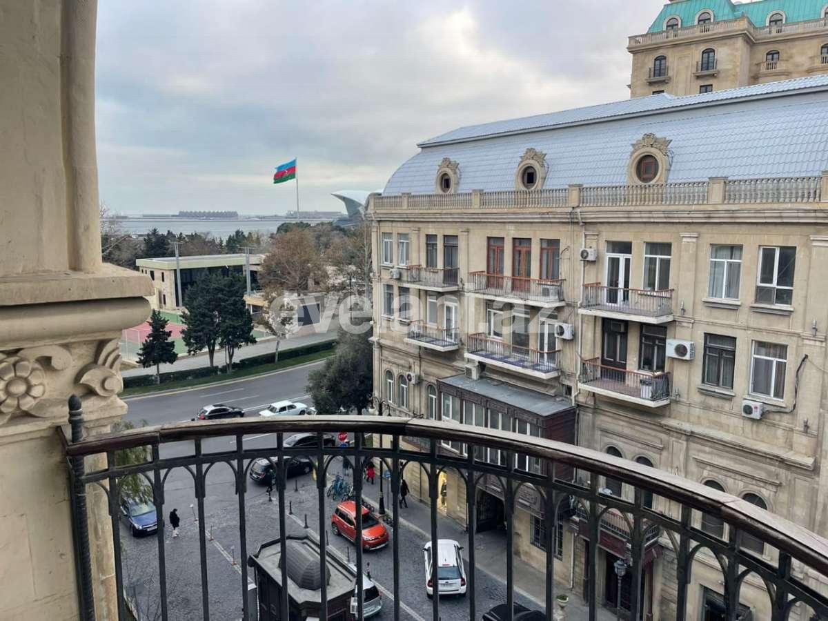 Satılır, köhnə tikili, 5 otaqlı, 110 m², Bakı, Səbail r, Sahil m.